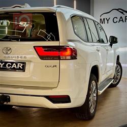 تۆیۆتا لاند کروزەر